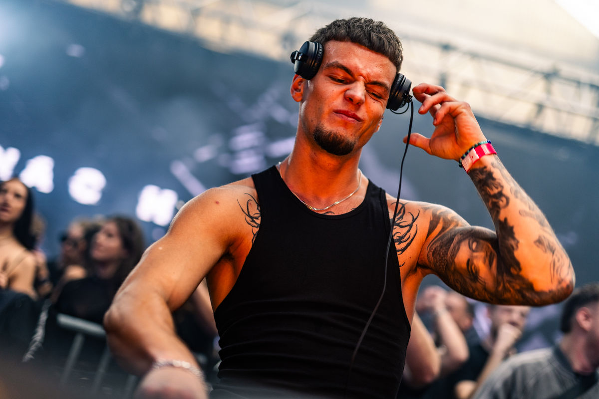 Loading... just a sec